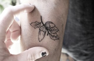 Tattoos de línea fina y Blackwork. Granada.