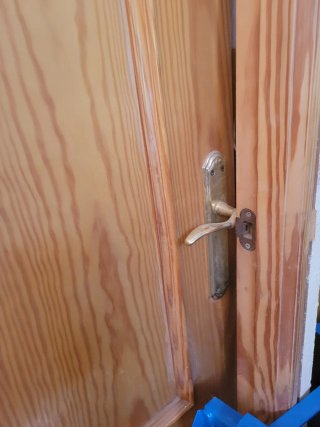 Puerta madera pino con marco