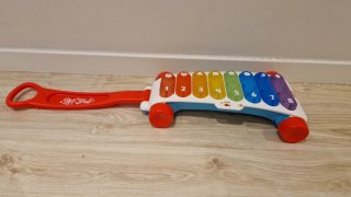 Piano infantil con ruedas y asa