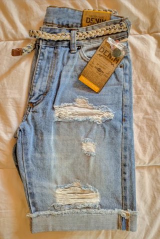 Vaqueros cortos desgastados talla M a estrenar.