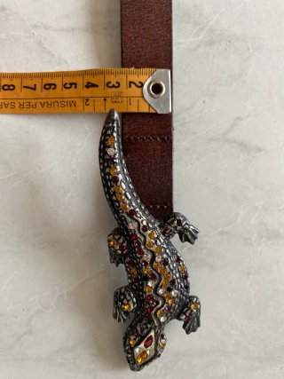 Cintura in pelle con fibbia decorativa Rare