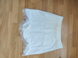 Falda Shein blanca con encaje