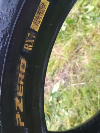 2 Neumáticos Pirelli 17 y 1 Hankook 16