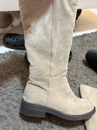 Stivali in camoscio beige