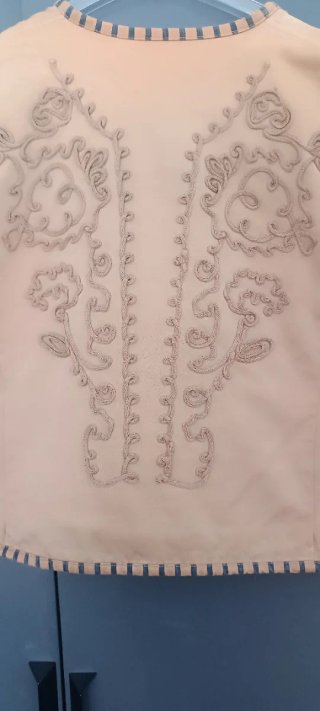 Chaqueta Beige Algodón Talla M, bordado y ribete