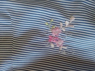 Camisa de mujer con rayas y flores
