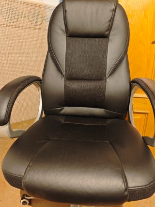 Silla de escritorio negra y plateada