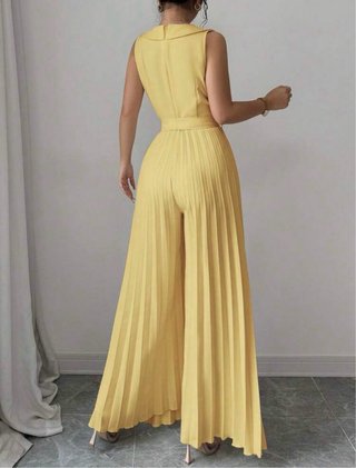 Mono amarillo de vestir con pantalón ancho