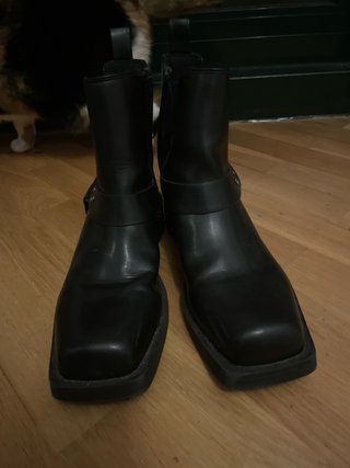 Botas negras cuero con hebilla