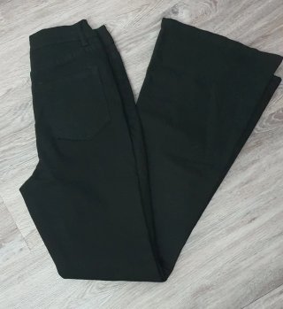 Pantalón vaquero negro acampanado elástico