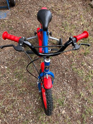 Bicicleta infantil Spiderman azul y roja