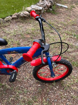 Bicicleta infantil Spiderman azul y roja