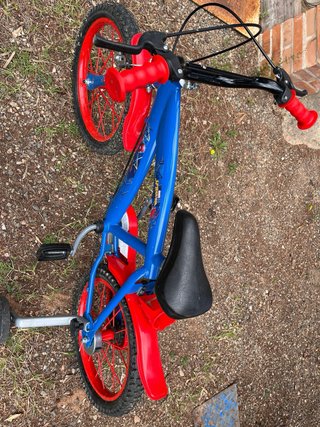 Bicicleta infantil Spiderman azul y roja
