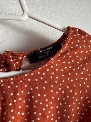 Blusa caldero con lunares blancos de manga larga