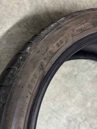 Neumáticos Bridgestone 225/40 18 92Y.