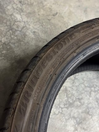 Neumáticos Bridgestone 225/40 18 92Y.