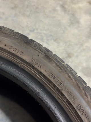 Neumáticos Bridgestone 225/40 18 92Y.