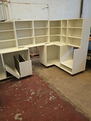 Instalación de puertas, cocinas y armarios