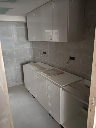 Instalación de puertas, cocinas y armarios