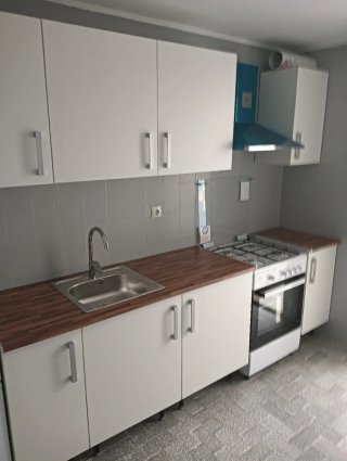 Instalación de puertas, cocinas y armarios