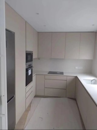 Instalación de puertas, cocinas y armarios