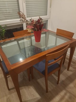 Mesa comedor cristal y 4 sillas madera
