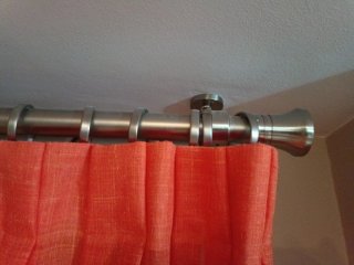Cortinas Salón Beige y Naranja con Barra