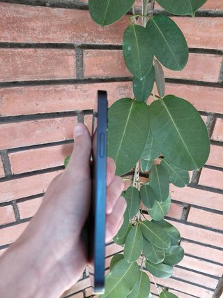 iPhone 12 Negro 64 GB (No enciende)