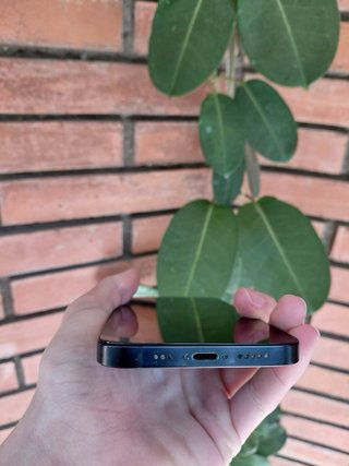 iPhone 12 Negro 64 GB (No enciende)