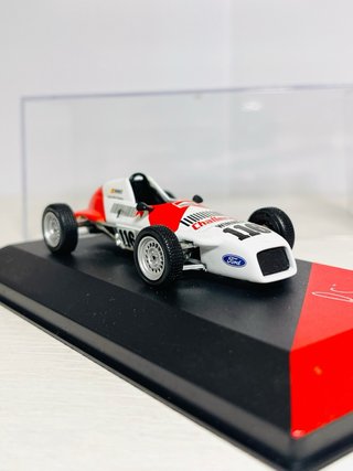 Coche Van Diemen RF83 1/43