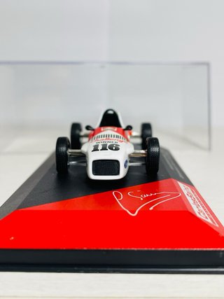 Coche Van Diemen RF83 1/43