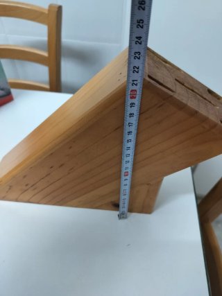 Blocco in legno per coltelli e vari coltelli