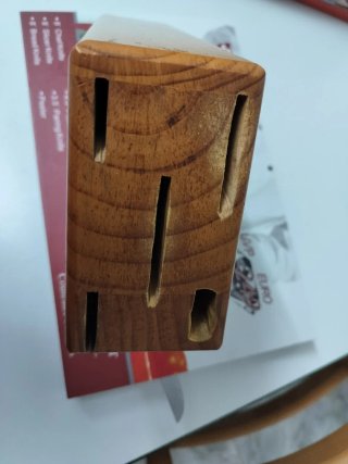 Blocco in legno per coltelli e vari coltelli