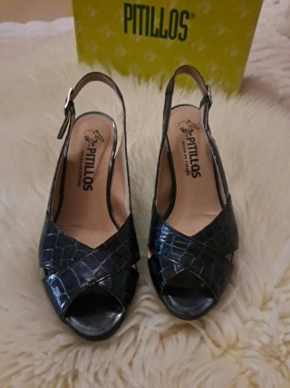 Zapatos de tacón Pitillos azul marino.