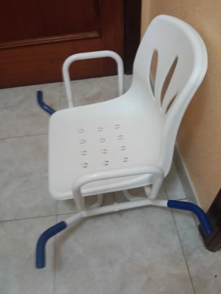 Silla giratoria para bañera casi nueva