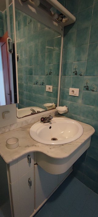 Mueble de baño con lavabo
