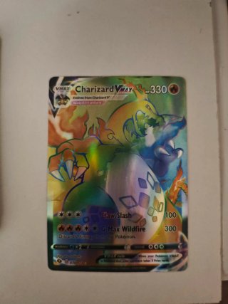 Carta Pokémon Charizard VMAX 330 HP