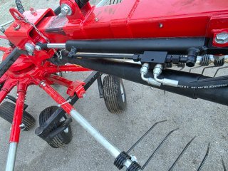Rastrillo hilerador agrícola