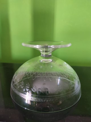 Copa de cristal antigua grabada