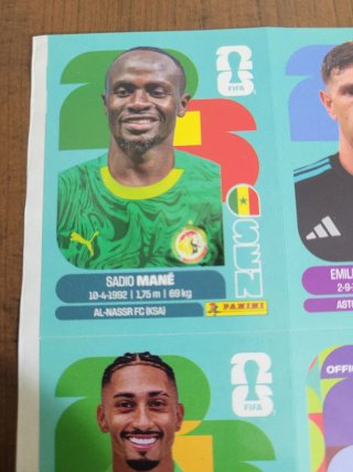 Cromos Mundial: Raphinha, Mané, E. Martínez, logo.
