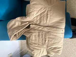 Abrigo niña beige con capucha
