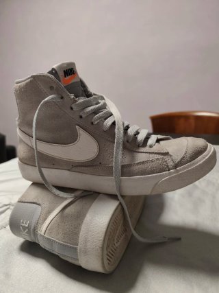 Nike Piel Gris Talla 38.5