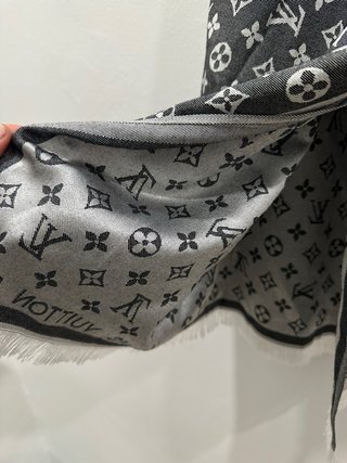 Pañuelo Louis Vuitton Monogram Gris Negro