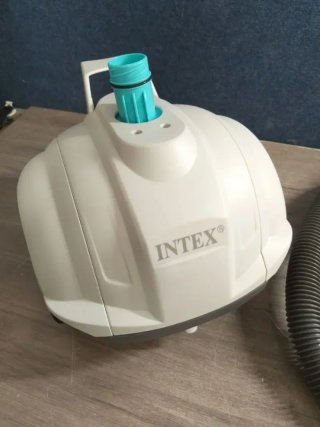 Robot limpiafondos Intex ZX50 con manguera