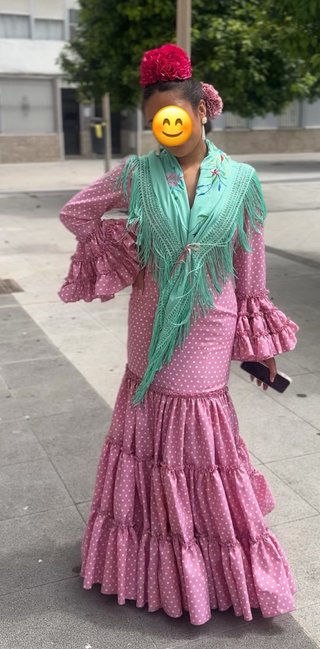 Traje de flamenca rosa con volantes