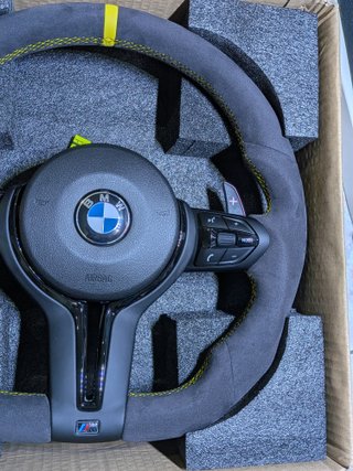 Volante BMW M Performance Alcantara
