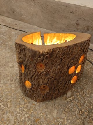 Lampada in legno di ulivo