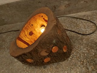 Lampada in legno di ulivo