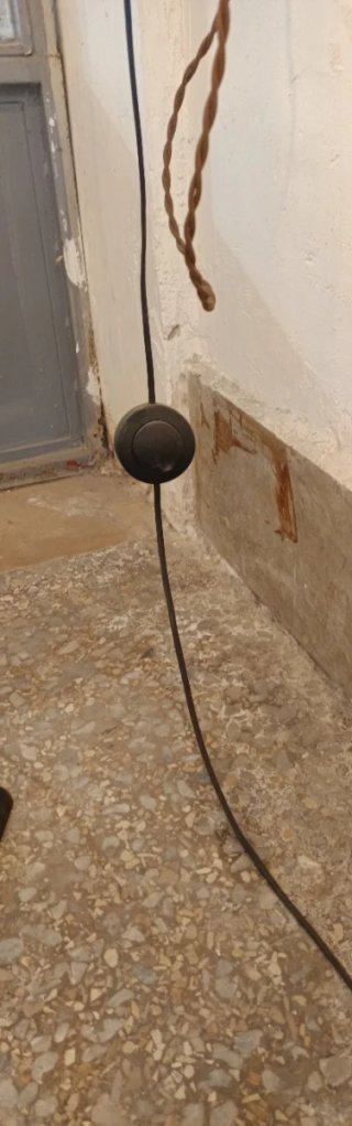 Lampada in legno di ulivo