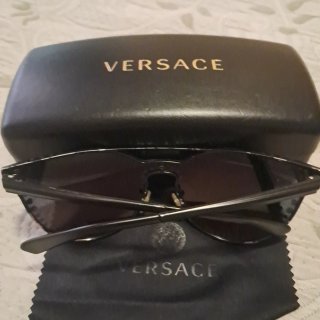 Gafas Versace con cristales plateados